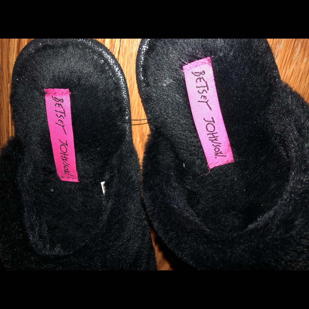 Slippers - Picture 3 of 3